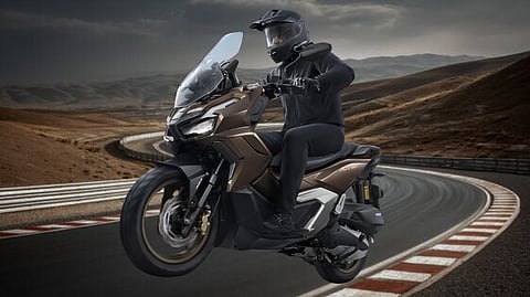 THE Honda ADV160 highlights its adventure-inspired design and RoadSync-equipped setup aimed at daily commuting and longer rides.