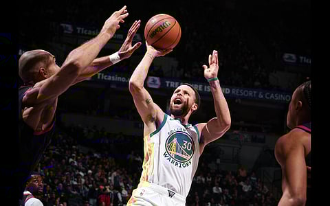 STEPHEN Curry drops 26 points to lead the Golden State Warriors to a 111-85 victory over the Minnesota Timberwolves in the NBA regular season. 