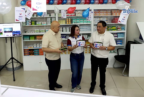 (January 26 2026) SSS President and CEO Robert Joseph M. De Claro with PPPI President and CEO Kim Bernardo-Lokin and PhilHealth Vice president Walter Bacareza lead the soft opening of the Pambansang Botika at the SSS Diliman Branch along East Avenue in Quezon City on Monday, January 26, 2026. Photo/Analy Labor

