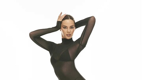 Puring-puri ni Catriona ang director nilang si Irene Villamor dahil napakahusay niya.