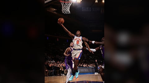 OG Anunoby provides the spark, leading the New York Knicks to a 112-100 win over the Los Angeles Lakers in the NBA regular season.