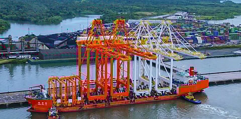 TWO super post-Panamax quay cranes and three hybrid rubber-tired gantry cranes arrive in Puerto Aguadulce.