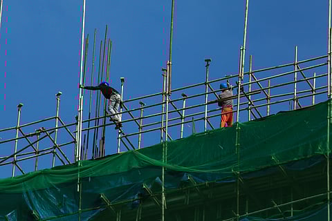 Highrise workers without harnesses