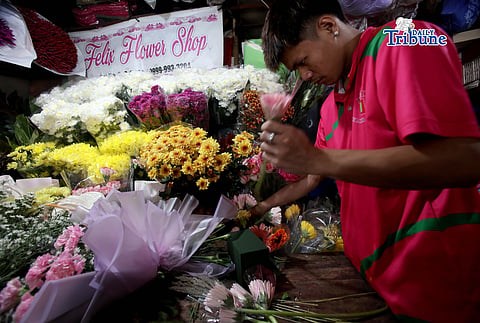 Workers rush to make bouquets of flowers for sale at a flower shop in Araneta City, Cubao, Quezon City, on Saturday, 7 February 2026, just days before the Valentine’s Day celebration. 