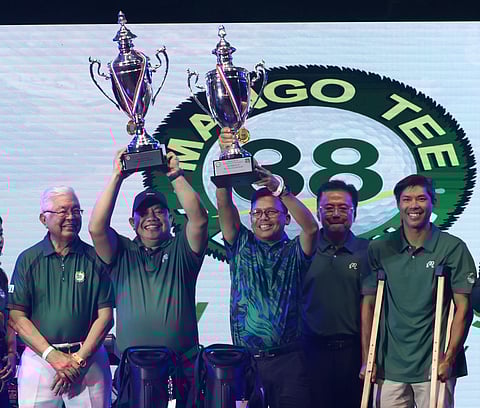 LEE Longa and Alex Avisado celebrate in style, proudly lifting their trophies for everyone to see to cap off a dominant performance in Division 2.
