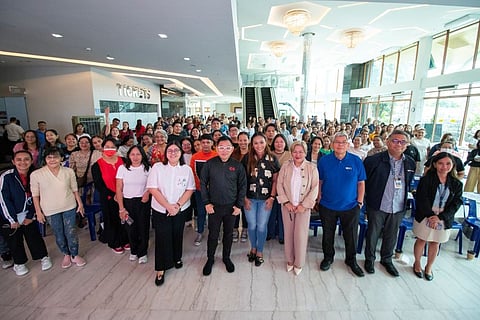 More than 200 nano-entrepreneurs from Quezon City laughed and learned with Pambansang Wealth Coach Chinkee Tan as he shared tips on starting and growing a business and effectively managing finances. (Photos courtesy of QC-SBCDPO)