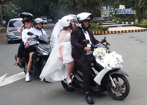 (February 14 2026) LGBTQUIA+ couple seen riding a motorbike to heading to the commitment ceremony 2026, organized by the local government held at the MICE center in Quezon City on February 14, 2026. Photo/Analy Labor
