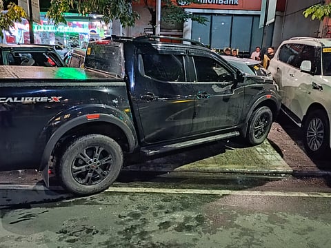 Speeding SUV wrecks parked cars on  Tomas Morato
