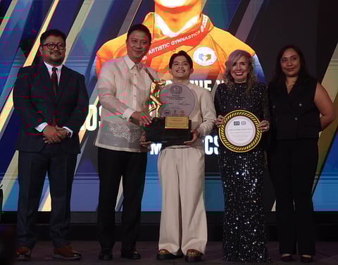 PSC chairman Patrick ‘Pato’ Gregorio shares the stage with Atlete of the Year Carlos Yulo during the SMC-PSA Annual Awards Night on Monday. Also shown are PSA president Francis Ochoa and gymnastics chief Cynthia Carrion.