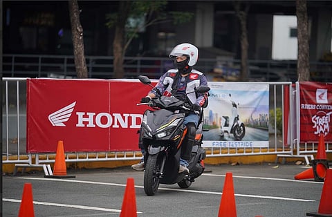 RIDERS take the refreshed CLICK 125 through a cone course during the test ride session at the Luzon leg of the Honda Riders Convention.