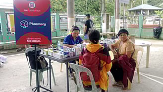 SM Foundation aids 2,000 in QC, Leyte missions