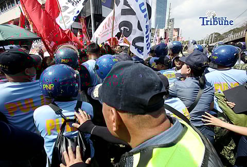 (February 25 2026) Various group stage a protest calling for the accountability of public officials allegedly involved in corruption linked to flood control projects, clash with the PNP member, As they head to edsa shrine on Wednesday February 25 2026, during the 40th anniversary of the 1986 EDSA People Power Revolution. Photo/Analy Labor
