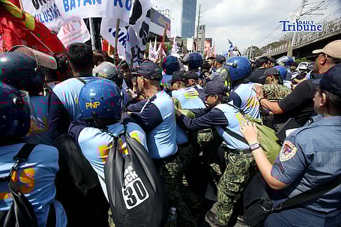 (February 25 2026) Various group stage a protest calling for the accountability of public officials allegedly involved in corruption linked to flood control projects, clash with the PNP member, As they head to edsa shrine on Wednesday February 25 2026, during the 40th anniversary of the 1986 EDSA People Power Revolution. Photo/Analy Labor