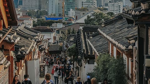 Hanok roofs frame strolling tourists in Seoul, where record Filipino arrivals signal tourism’s central role in bilateral ties.