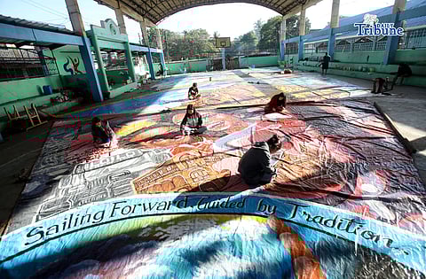 ARTISTS added the final details to their colorful painted pinta layag sails at Sto. Niño Gym in Sto. Niño Sur, Arevalo, Iloilo City, on Saturday, 28 February 2026, a day before the 53rd Iloilo-Guimaras Paraw Regatta Festival on 01 March.

The celebration features paraws, traditional Visayan double-outrigger sailboats, racing through the Iloilo Strait in a display of speed, skill, and artistry.

Held annually in the Arevalo district, the regatta is considered the oldest traditional sailing event in Asia and the largest of its kind in the Philippines, making it a centerpiece of Iloilo City’s festival calendar.
