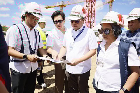 SINIMULAN na ang unang concrete pouring ng dalawang pabahay sa Dasmariñas sa ilalim ng Expanded Pambansang Pabahay para sa Pilipino (4PH) Program.