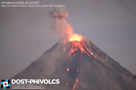 AN effusive eruption was seen at Mayon Volcano in Albay last Wednesday.