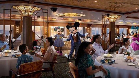 NAVIGATOR’S Club: A cozy spot for laughs, music and surprise visits from Disney friends.