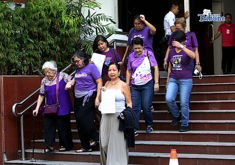 (March 06 2026) Leaders of the March of Women (WMW)-Pilipinas file complaints against Representative Bong Suntay for his violation of RA 11313 (Safe Space Act), RA 9710 (Magna Carta of Women), and RA 6713 before the Office of the Ombudsman in Quezon City on Friday, March 6, 2025. Photo/Analy Labor