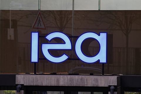 Oil tops $100 as Iran attacks offset IEA stockpile release