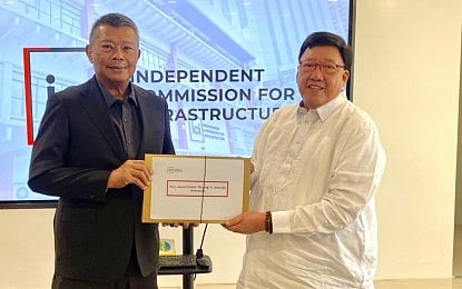 ICI chair Andres Reyes Jr., on Friday, turns over to Ombudsman Jesus Crispin Remulla some of their findings on the flood control mess. 
