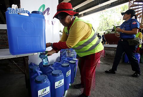 (March 16 2026) As it starts the implementation of heatstroke break, Metropolitan Manila Development Authority (MMDA) Chairman Atty. Don Artes together with MMDA General Manager Nicolas Torre III led the distribution of five gallon water and water bottles to the agency's field personnel on Monday March 16 2026. Photo/Analy Labor
