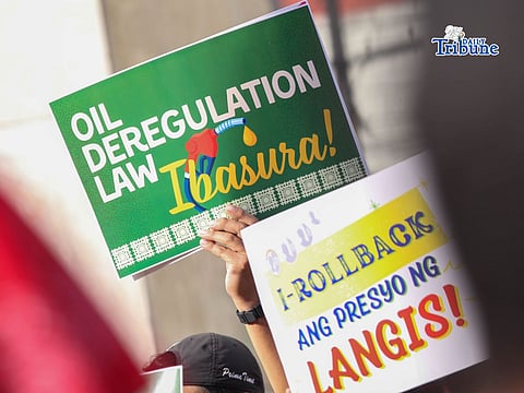 PISTON, ALLIES LAUNCH NATIONWIDE TRANSPORT STRIKE 

LOOK: Transport group Piston and its allies launched a nationwide strike at Welcome Rotonda in Quezon City on Thursday, 19 March. Protesters are demanding a rollback in fuel prices and the abolition of VAT and excise taxes on petroleum products. Similar protest actions are being held across the National Capital Region and in other provinces.


