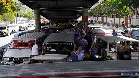 Drivers Draw the Line — PUV operators prepare for a citywide “transport holiday” in Iloilo City, signaling mounting pressure on authorities over fuel price hikes and fare adjustments.