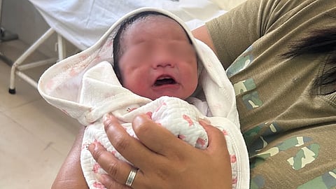 A baby is born at Pampanga’s newly launched floating clinic in Sasmuan, highlighting improved healthcare access for coastal communities under the Kalingang Kapampangan program.