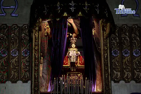 Personnel at Sto. Niño Parish Shrine in Brgy. Bago Bantay cover statues and sacred images in purple cloth, symbolizing both the sorrow of sin and the royal dignity of Christ. The veiling reflects Christ’s hiding during his Passion and prepares the faithful for the joy of Easter.
