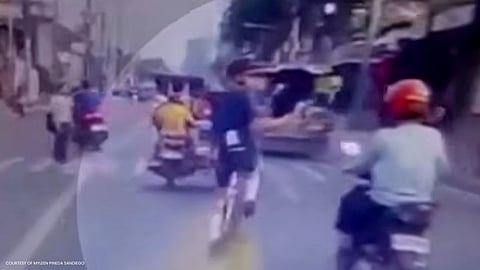 Motorcycle rider involved in a road rage incident in Cainta, Rizal surrenders to Mayor Keith Nieto after a cyclist was seriously injured.