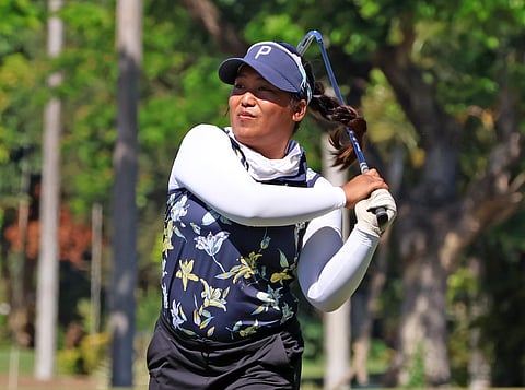 YVON Bisera holds Lois Kaye Go at bay after another solid round.