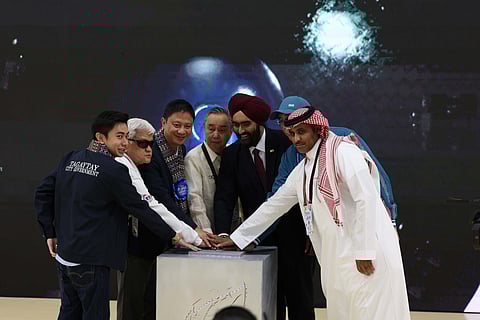PHILCYCLING president Abraham ‘Bambol’ Tolentino (middle) and PSC chairman Patrick ‘Pato’ Gregorio (third from left) lead the opening of the ACC Track and Para Track Championships here. Also shown are Tagaytay City Mayor Brent Tolentino (left), PPA president Mike Barredo (second from left), ACC president Dato Amarjit Singh Gill (third from right), Uzbekistan cycling chief Khurshid Atakulov Bakhodirjanovich (second from right) and Saudi cycling president Abdulaziz Al-Shahrani.  