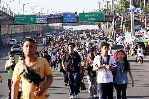 (March 25 2026) Commuters stranded because there are only a few passenger jeepneys and buses passing by along Commonwealth Avenue in Quezon City, on Wednesday morning March 25 2026. Photo/Analy Labor