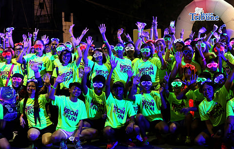 (March 28 2026) Mall goers and Runners wearing neon colored shirt and lighted shades as they participate in the community run in observance of earth hour at SM Marikina on March 28, 2026. SM mall switch off their lights  from 8:30-9:30 as part of the annual ceremonial event of earth hour. Earth Hour, organized by the World Wildlife Fund (WWF), is a global grassroots movement urging individuals, communities, and businesses to turn off non-essential electric lights for one hour. Photo/Analy Labor