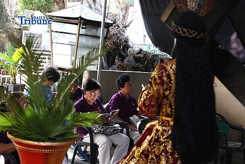 (March 30 2026) Devotees performed the traditional Pabasa, a singing of the Pasyon, a poetic narrative of the life, suffering, death, and resurrection of Jesus Christ at Holy Family Parish in Quezon City on Holy Monday. Photo/Analy Labor