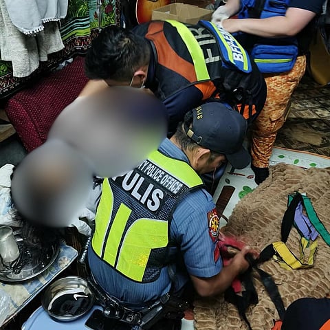 Baguio cops help mother deliver a baby