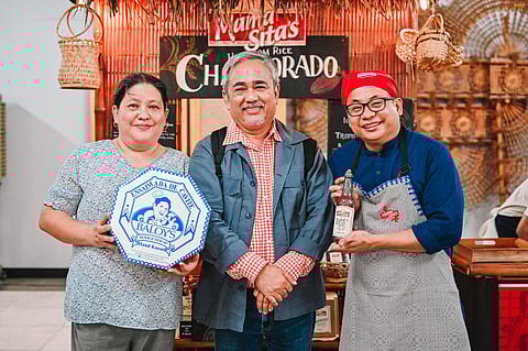 AUTHOR Ige Ramos (middle). 