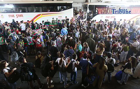 (April 01 2026)  Passengers heading to their respective provinces for Holy Week flock to the Five Star Bus terminal in Quezon City on Holy Wednesday, April 1 2026. Photo/Analy Labor