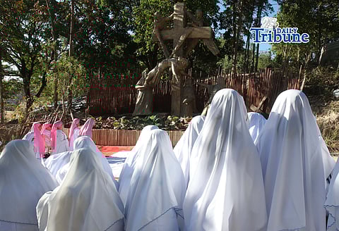 (April 03 2026)  Thousands of Apostolic Catholic Church (ACC) members, walk  barefoot in a procession through the 14 Stations of the Cross at the ACC Tierra delos Santos in Doña Remedios Trinidad, Bulacan, depicting the Passion and Death of Jesus Christ, As a way of penance during their Holy Week observance on Good Friday April 3 2026. Photo/Analy Labor