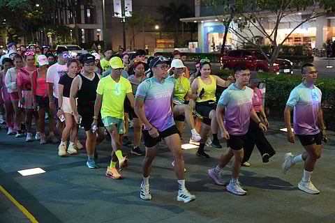 Runners light up Uptown Bonifacio in neon for Sony Philippines’ Eco Run, moving to the beat of their playlists with LinkBuds Clip on.