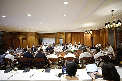 Palace officials met with 22 leaders of 9 business groups in Malacañang on April 6 to hammer out moves that will blunt the blow of petroleum price spikes on “people, prices and productivity."  (Photo from the office of the Executive Secretary)