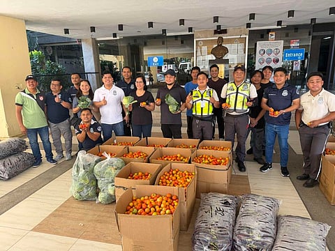 Nueva Vizcaya LGU distribute vegetables to QC TODA drivers 