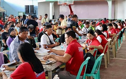 Tricycle drivers get cash assistance