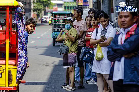 Unhealthy air prompts Manileños to wear masks after Navotas Sanitary Landfill fire