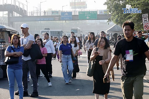 (April 15 2026)  On Wednesday April 15 2026, the first day of transport strike commuters waiting for public transport to ride along Commonwealth Avenue in Quezon City, to get to their destination. Photo/Analy Labor