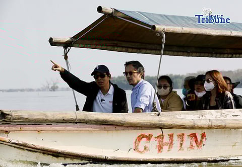 LANDFILL FIRE RESPONSE: Vince Dizon visits the Navotas Sanitary Landfill on 16 April 2026 to assess ongoing operations and coordinate assistance with local governments as a fire continues to burn for several days, affecting communities in Navotas, Malabon, and Obando, Bulacan. Photo by Analy Labor.