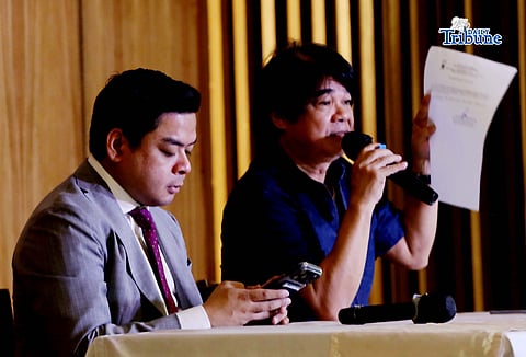 (April 17 2026) Bicol Saro Partylist Representatives Terry Ridon with Usapang Balita Media Forum Moderator Charlie Manalo show a Copies of the certification of the Office of the  Ombudsman, attesting that Leonen has no SALN from 1989 - 2008 as member of the University of the Philippines faculty and from 2008 - 2011 as dean of UP College of Law, during the forum held in Quezon City on Friday April 17 2026. Photo/Analy Labor
