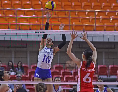 ROOKIE Dona de Leon makes her presence felt with 14 points in Ateneo’s 25-23, 25-19, 29-27 win over University of the East on Saturday in Season 88 UAAP women’s volleyball tournament. 