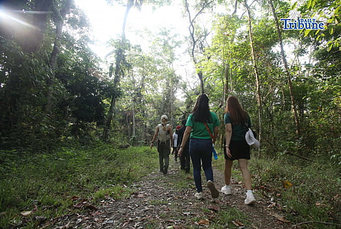 Hundreds of nature lovers joined Lakbay Kalikasan 2026 at La Mesa Nature Reserve on Saturday, 18 April 2026, participating in a nature hike and wellness activities promoting environmental protection and community action. Anchored on the global theme “Our Power, Our Planet,” the event highlighted the impact of collective efforts in caring for the environment during the Manila Water Earth Day celebration. Photo by Analy Labor.